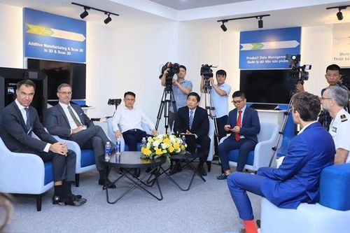 'Nhận diện' bệ phóng cho ngành hàng không vũ trụ và quốc phòng Việt Nam