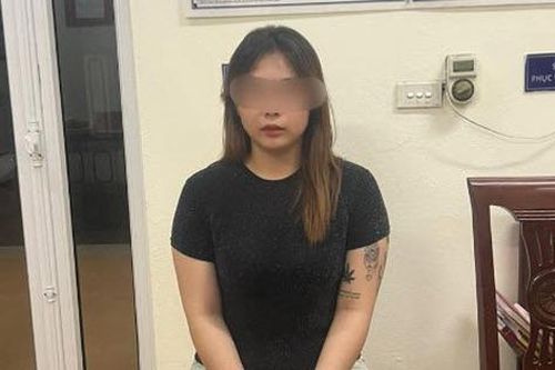 Hà Nội: 2 cô gái đi xe máy mang theo cần sa để hút