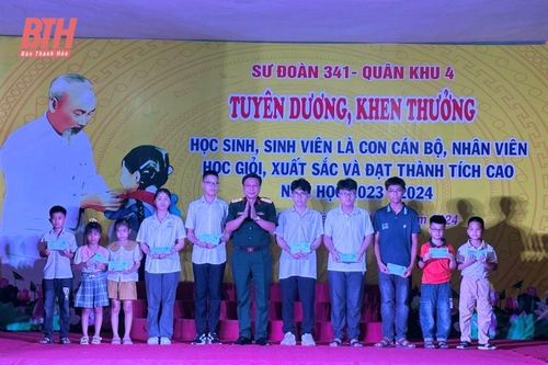 Sư đoàn 341 khen thưởng con sỹ quan, quân nhân chuyên nghiệp có thành tích trong học tập