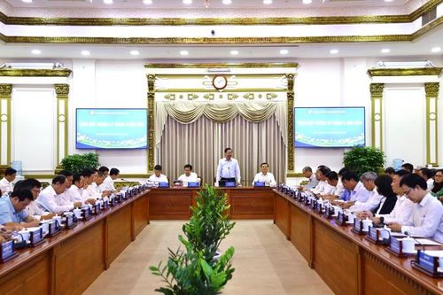 Thành phố Hồ Chí Minh tăng cường tháo gỡ vướng mắc, thúc đẩy tăng trưởng 6 tháng cuối năm