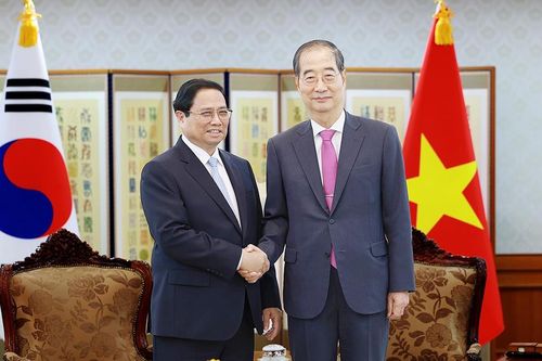 Thủ tướng Chính phủ Phạm Minh Chính hội đàm với Thủ tướng Hàn Quốc Han Duck Soo