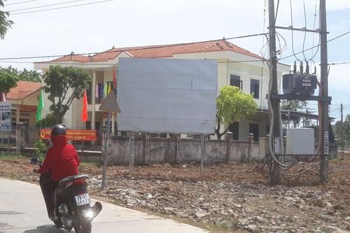 Pa nô tuyên truyền không còn nội dung