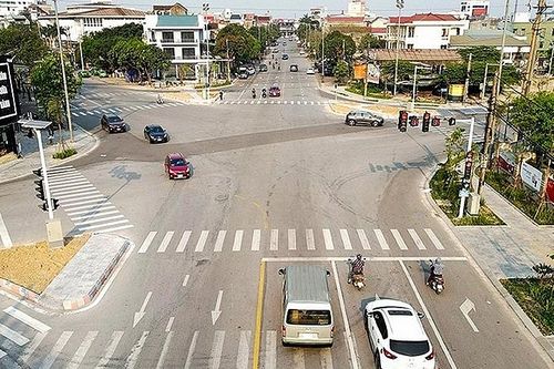 Hà Tĩnh: Tăng cường công tác quản lý, lập lại trật tự hành lang an toàn giao thông đường bộ, đường sắt trên địa bàn tỉnh