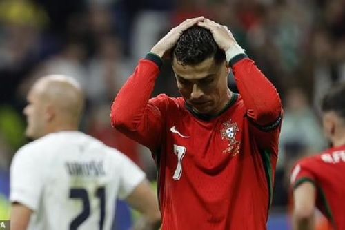 Các ngôi sao bóng đá lên tiếng bảo vệ Ronaldo sau khi đá hỏng phạt đền