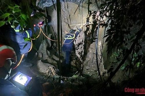 Công an Bắc Kạn chạy đua thời gian, giải cứu thành công 2 người bị mắc kẹt do sập hầm