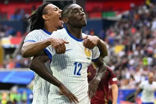 Pháp 1-0 Bỉ: Pha phản lưới nhà đầy nghiệt ngã
