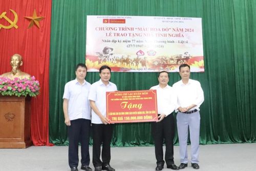 Phó Trưởng Ban Thường trực Ban Tuyên giáo Trung ương Lại Xuân Môn tặng Nhà tình nghĩa tại huyện Quảng Hòa