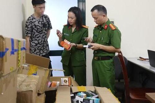 Phát hiện 3 cơ sở kinh doanh hơn 10.000 sản phẩm thuốc lá điện tử