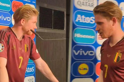 De Bruyne bỏ họp báo, mắng phóng viên là 'thằng ngốc'