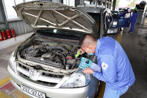 Điều khiển ô tô quá hạn đăng kiểm từ 1 tháng trở lên bị phạt bao nhiêu tiền?