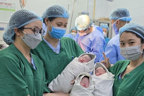Ca sinh ba tự nhiên hiếm gặp