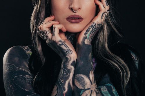 Da lở loét, chảy mủ sau xăm hình