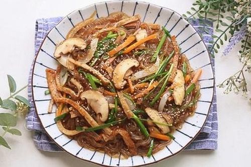 Bật mí cho bạn cách làm miến trộn dai ngon, hấp dẫn cực đơn giản tại nhà