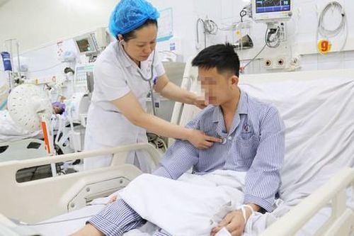 Đang ngồi uống nước, người đàn ông 33 tuổi ở Bắc Giang bất ngờ bị ngừng tim nguy kịch