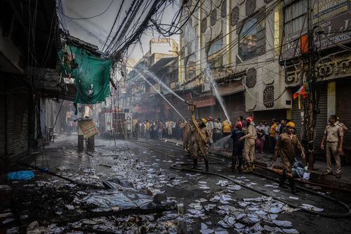 Lực lượng cứu hỏa Delhi căng mình trong nắng nóng kỷ lục