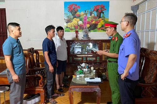 Khởi tố, bắt tạm giam đối tượng chặt phá hơn 15 ha rừng tự nhiên