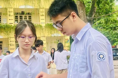 Trường THPT công lập nào từng tuyển bổ sung chỉ tiêu lớp 10?