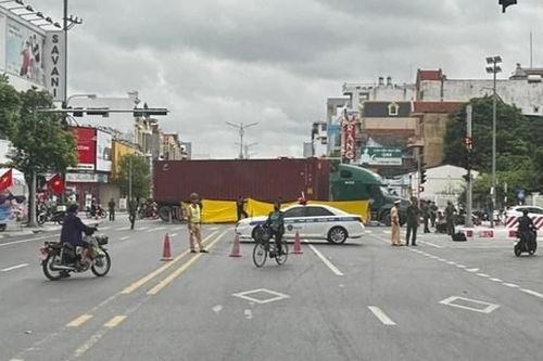 Tai nạn giao thông mới nhất 3/7/2024: va chạm container, thiếu niên 16 tuổi tử vong