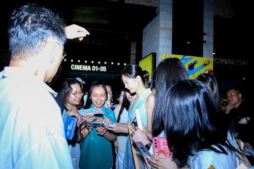 Mỹ nhân Jeon So Min trong vòng vây của fan Việt tại LHP châu Á Đà Nẵng 2024