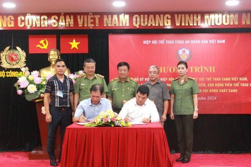Bộ Công an khen thưởng các tập thể, cá nhân có thành tích xuất sắc trong huấn luyện, thi đấu