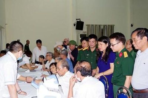 Bệnh viện Quân y 354 khám bệnh, cấp thuốc miễn phí cho đối tượng chính sách