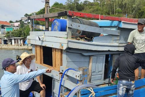 Khánh Hòa: Người dân đảo Trí Nguyên được cấp nước trở lại