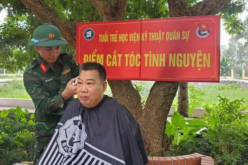 Tuổi trẻ Học viện Kỹ thuật Quân sự hết mình với 'Hành quân xanh'