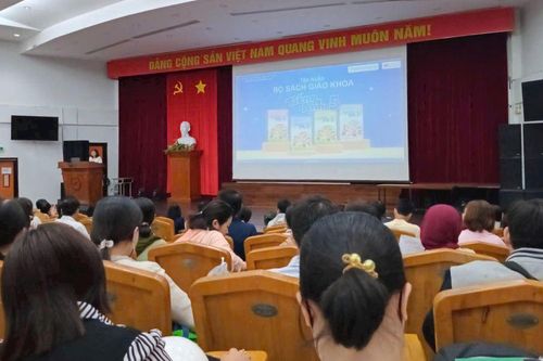 An Giang tập huấn sử dụng sách giáo khoa Tiếng Anh lớp 5 theo Chương trình mới