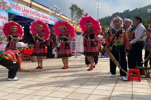 Chuyển dịch cơ cấu kinh tế nâng cao thu nhập cho đồng bào dân tộc thiểu số