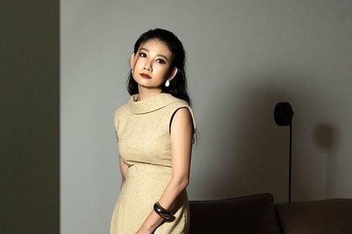 Trạm cứu hộ trái tim: Bộ ảnh đời thường năng động, hiện đại của NSND Mỹ Uyên