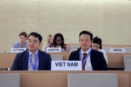 Việt Nam phát biểu thay mặt Nhóm nòng cốt Nghị quyết về quyền con người và biến đổi khí hậu tại khóa họp 56 Hội đồng Nhân quyền