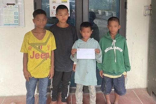 4 bé trai bị lạc, đi lang thang ở Hưng Yên