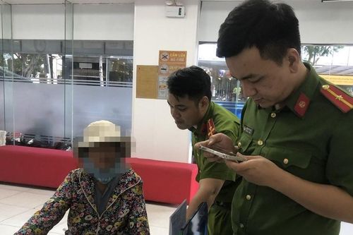 Ngăn chặn cụ bà mang 300 triệu đồng gửi cho kẻ gian