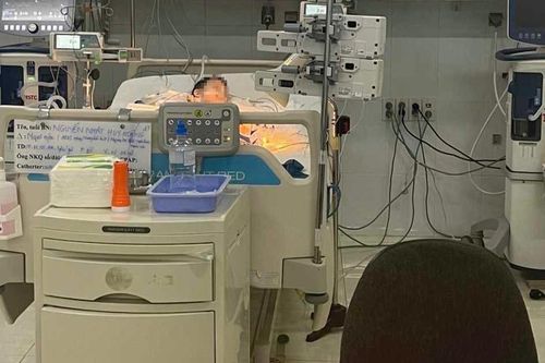 Điều tra vụ một bé trai nguy kịch nghi đuối nước tại nhà trông trẻ tự phát
