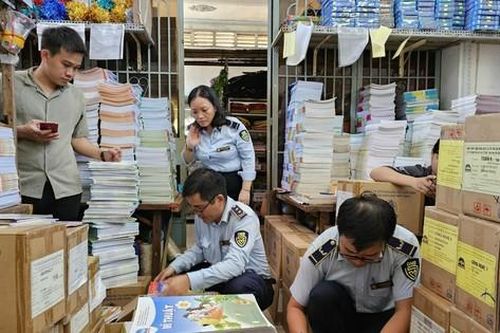'Ma trận' sách giáo khoa giả