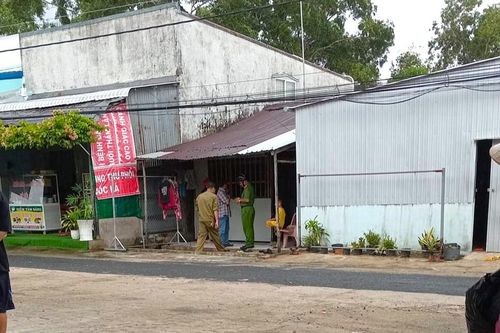 Chồng phát hiện vợ treo cổ tự tử cạnh bếp