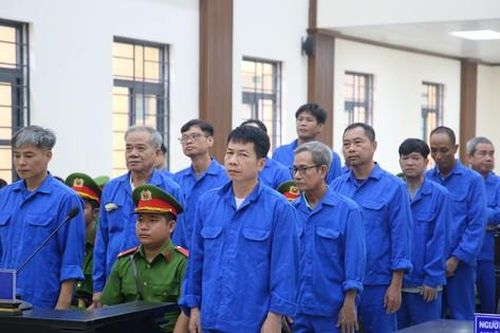 Hoãn phiên xử lãnh đạo huyện chỉ đạo cấp dưới 'rút ruột' hơn 3 tỷ đồng để trả nợ tiếp khách