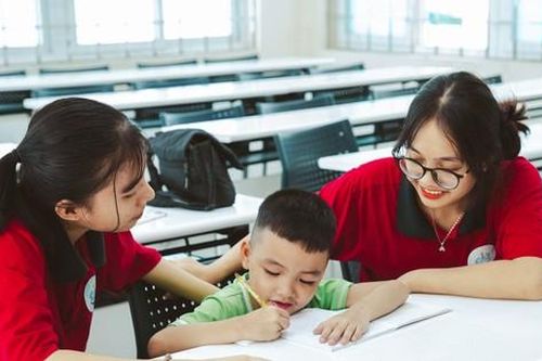 Sôi động các lớp học kỹ năng miễn phí dịp hè của thầy cô 'áo xanh'