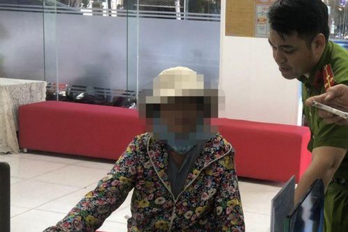 Sau cuộc điện thoại, người phụ nữ hoảng loạn mang 300 triệu đồng đi chuyển cho kẻ lừa đảo