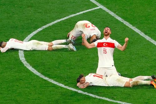 Vòng 1/8 Euro 2024: Thổ Nhĩ Kì loại Áo trong trận cầu đôi công đỉnh cao