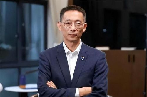 Giáo sư từ bỏ vị trí hiệu phó đại học để lập nghiệp tuổi 51