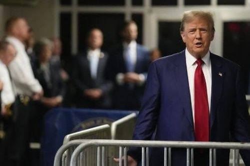 Tòa án New York hoãn tuyên án ông Trump sau phán quyết miễn tố