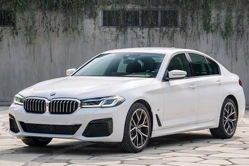 Nhiều hãng xe tặng phí trước bạ: Mercedes, BMW giảm giá hàng trăm triệu