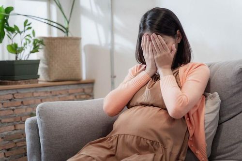 Sinh 3 con gái, người phụ nữ khóc nghẹn mỗi lần đến phòng khám thai
