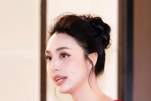 Bất ngờ với nhan sắc của 'bà mẹ 4 con' Huỳnh Thanh Tuyền
