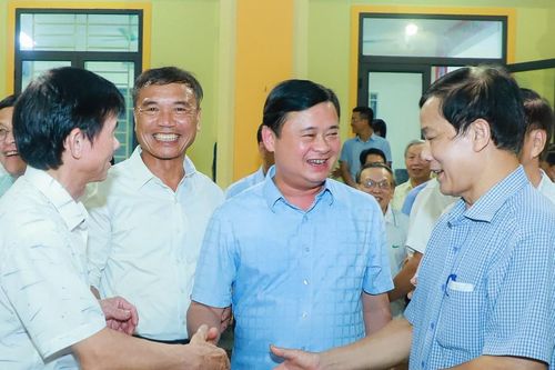 Bí thư Tỉnh ủy Nghệ An Thái Thanh Quý dự sinh hoạt tại Chi bộ Tân Tiến, phường Hưng Dũng, thành phố Vinh