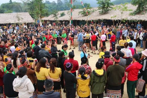 Trải nghiệm không gian văn hóa ở chợ phiên miền Tây Nghệ An