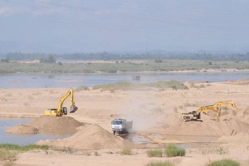Phú Yên: Khai thác cát vượt công suất, doanh nghiệp bị phạt 300 triệu đồng