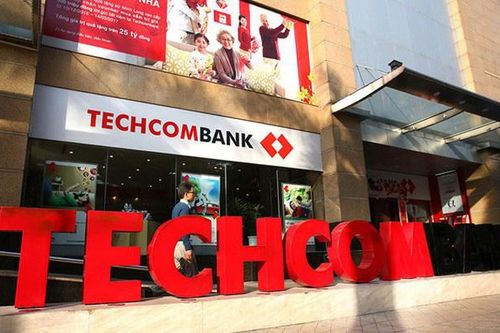 Vụ mất hơn 26 tỷ trong tài khoản: Tòa tuyên Techcombank, Vietcombank 'không có lỗi'