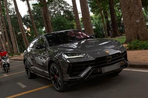Dàn Lamborghini Urus diễu hành tại TP.HCM